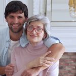 Comment mieux accompagner vos parents au quotidien ?
