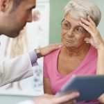 AVC : comment reconnaître les signes et réagir rapidement pour limiter les séquelles